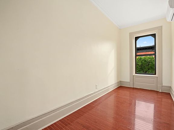 4th image of 41 W 89th St #F5