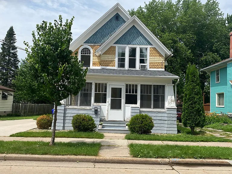 818 E Pacific St — Photo 3