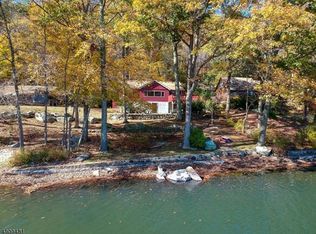 59 Lake Shore Rd W, Stockholm, NJ 07460