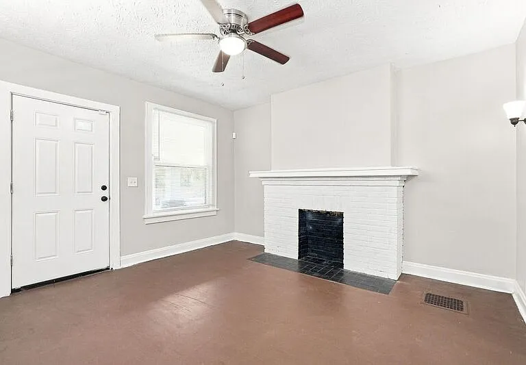 132 S Highland Ave — Photo 3