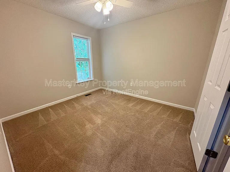 317 Cross Hill Ln — Photo 15