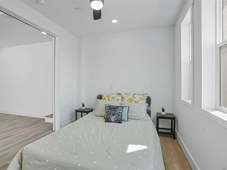 2080 Curtis Dr — Photo 20