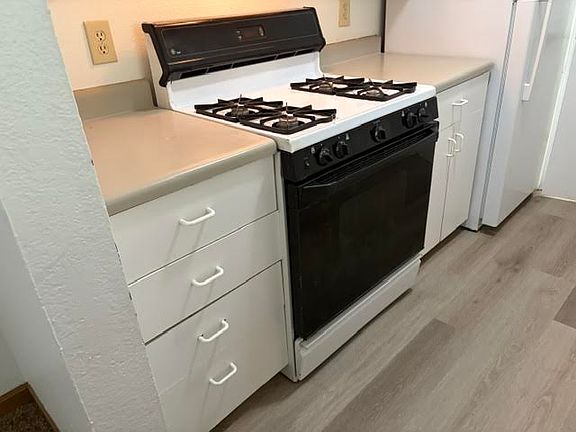 3rd image of 4647 S Park Ln #4647