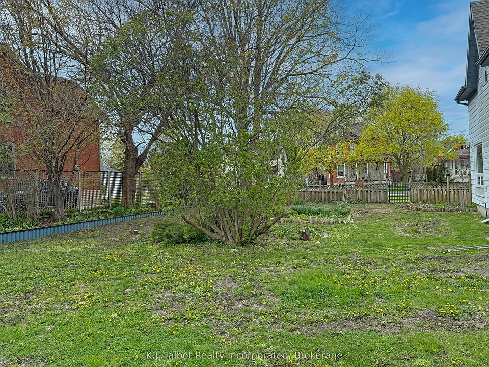 1st image of 155 Quebec St