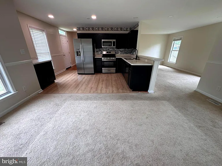 7423 Laura Ln — Photo 6