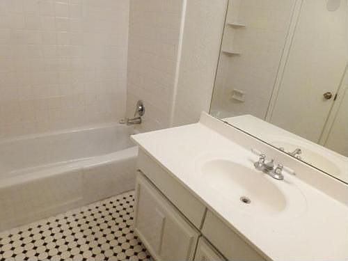 5th image of 3022 Esters Ct