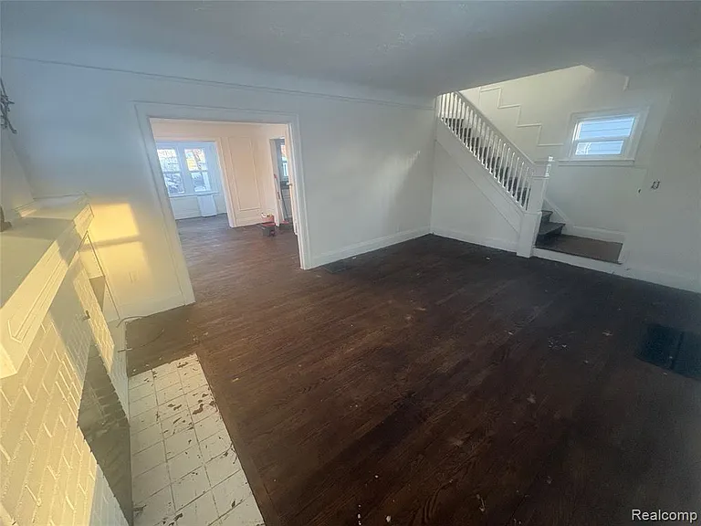 33 S Marshall St — Photo 5