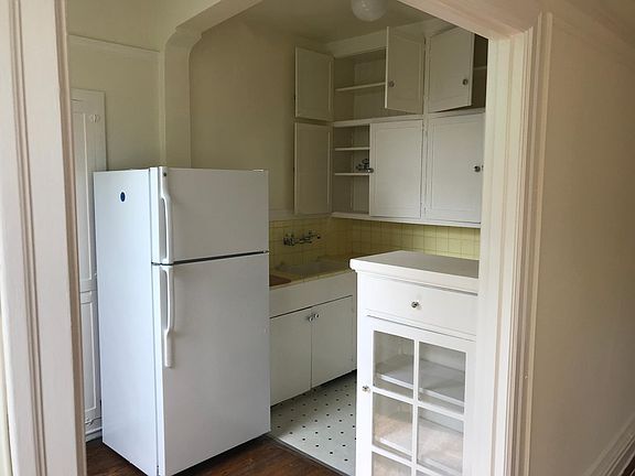3rd image of 1940 Washington St APT 302