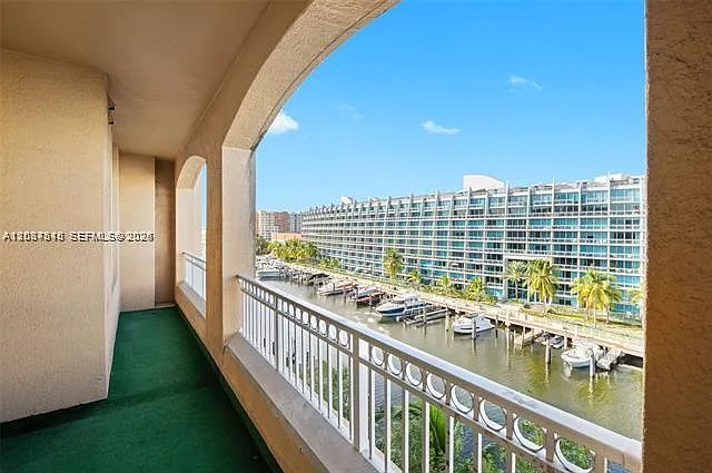 Alaqua Condo — Photo 3