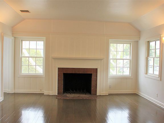 Living Room Photo 2