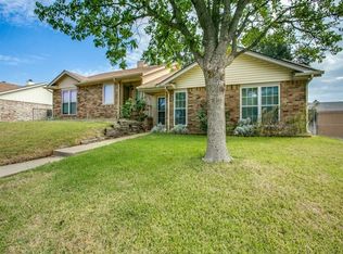 2924 Timothy Ln, Euless, TX 76039