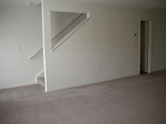 4th image of 45757 Nicholas Ct