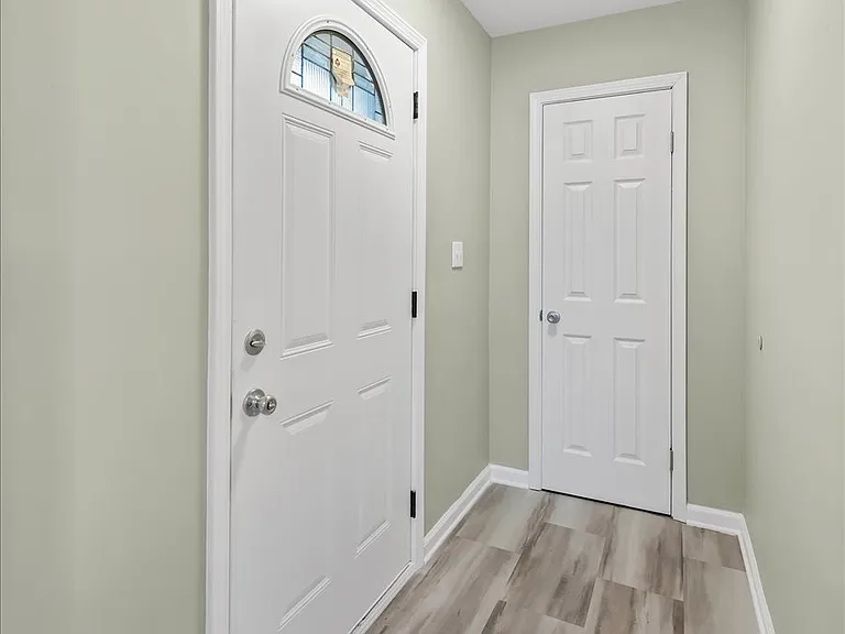 254 Hickory Dr — Photo 2