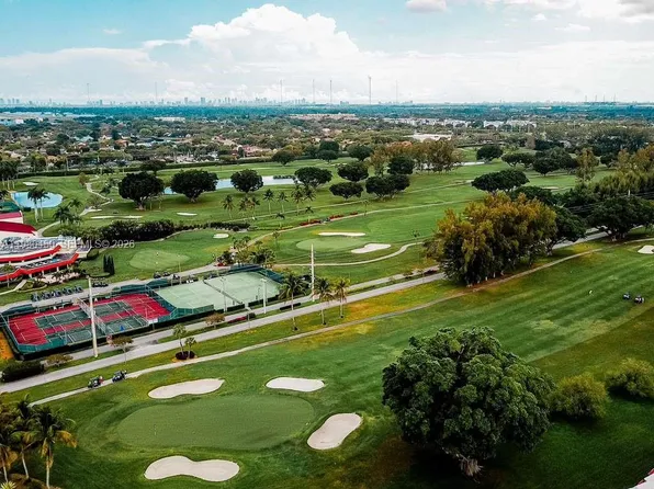 9200 N Hollybrook Lake Dr APT 303, Hollywood, FL 33025