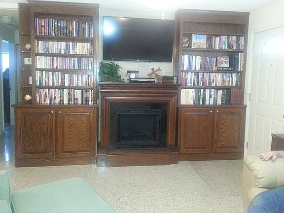 custom bookcases w/elect FP