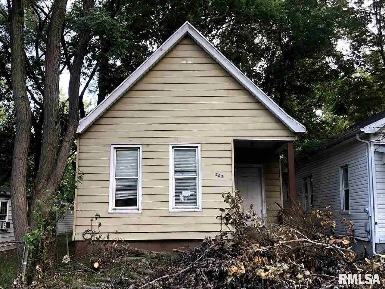 1101 E Behrends Ave photo 1