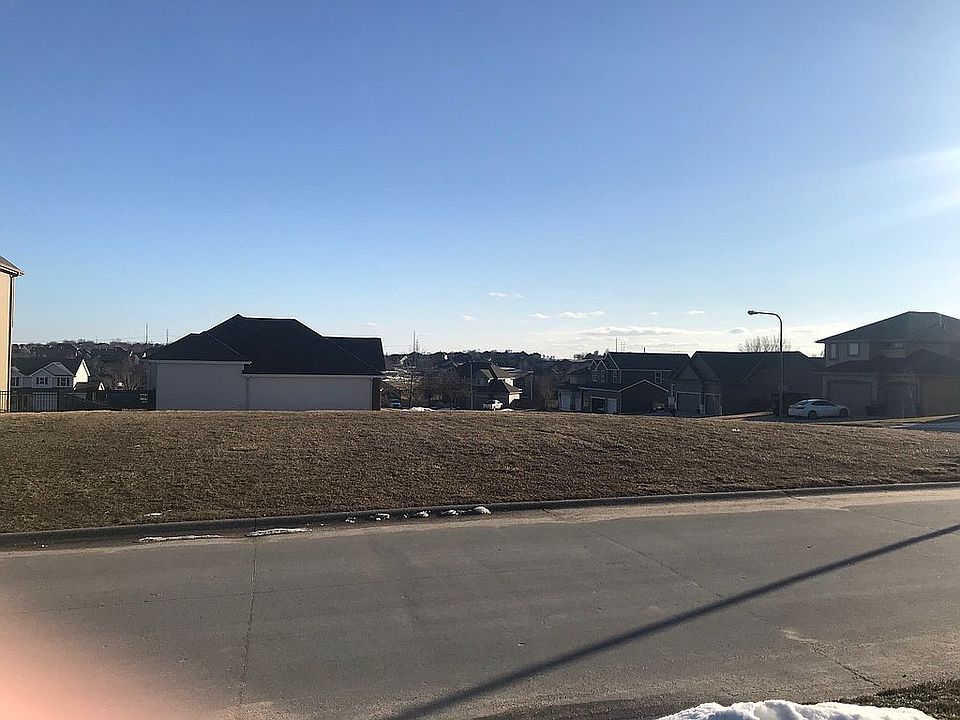 2nd image of 16015 Vane St
