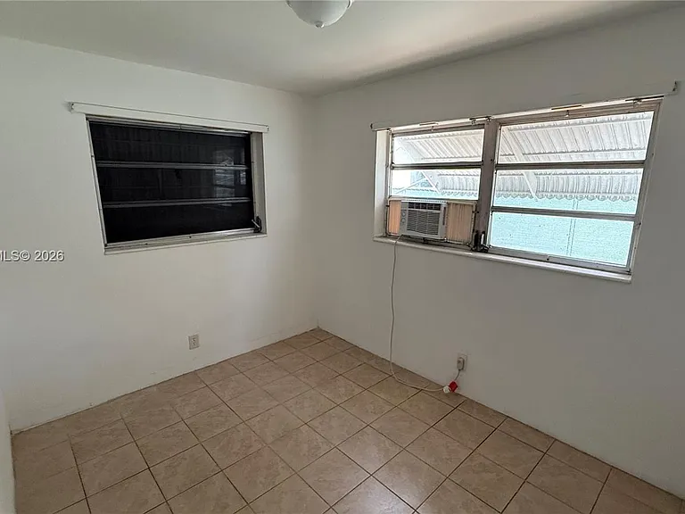 4940 SW 28th Ter #S — Photo 10
