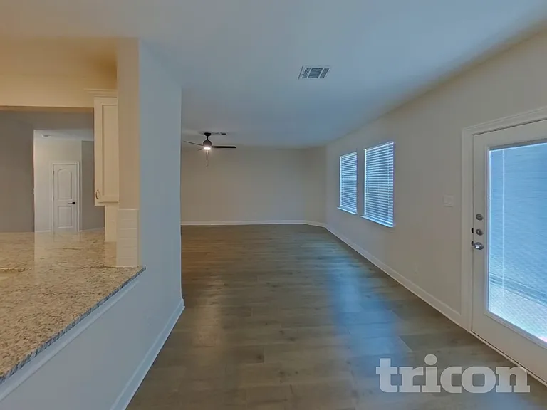 1106 Bullock Dr — Photo 5