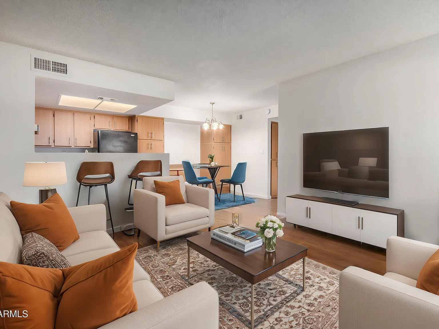 2 bed, 1.0 bath, 784 sqft, $1,050 — Photo 2