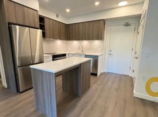 82 1st St #211, New Westminster, BC V3L 2G1