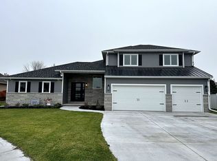 1411 Leota Pl, North Platte, NE 69101