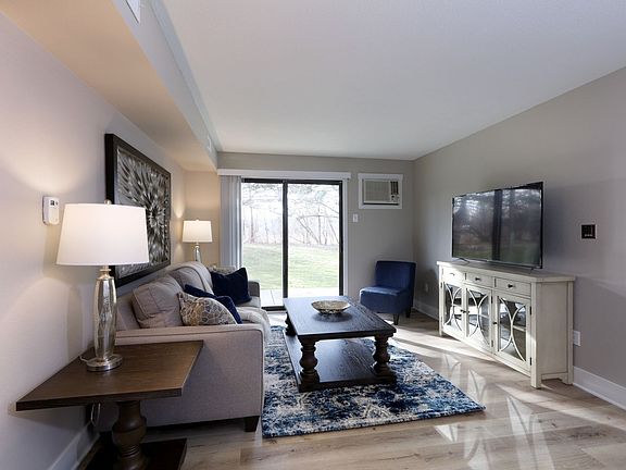 4th image of 3512 E Paris Ave SE #3506-204