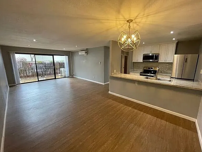 8324 Regents Rd #1B — Photo 2