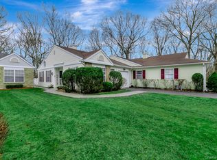 7 Possum Path, Coram, NY 11727