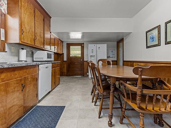 18th image of 15313 Broad St