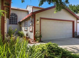 2721 Hoffman Woods Ln, Carmichael, CA 95608