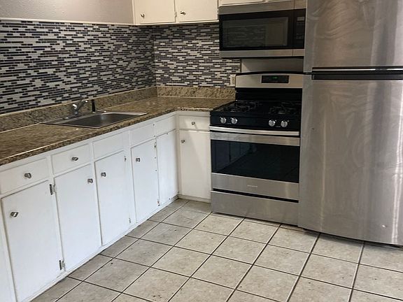 3rd image of 2428 Louise St #104