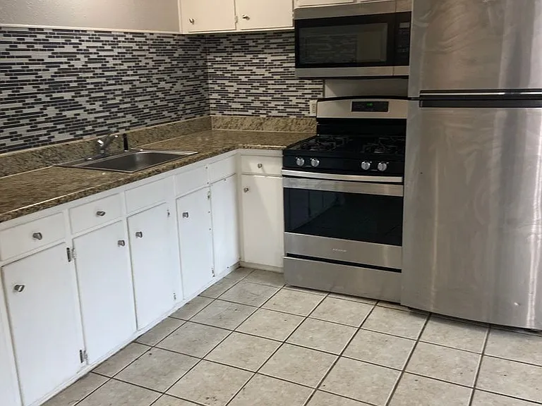 2428 Louise St #2505 — Photo 56