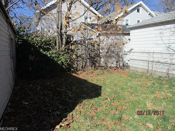 4th image of 1678 Wyandotte Ave