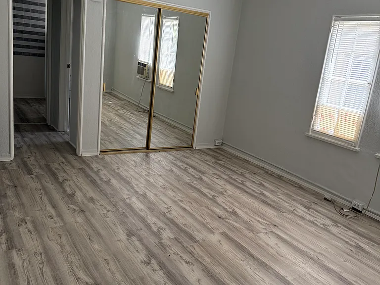 628 E Elk Ave #101 — Photo 2
