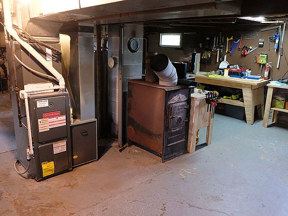 2nd image of 42385 Wilson Memorial Dr
