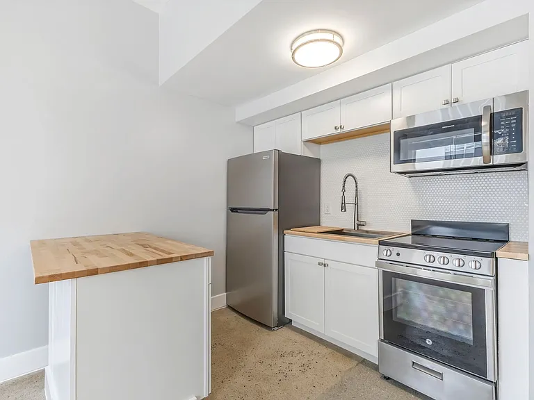 New Grand Apartments — Photo 8