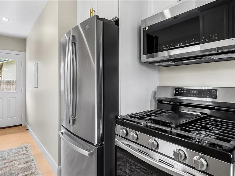206 Olive St — Photo 8