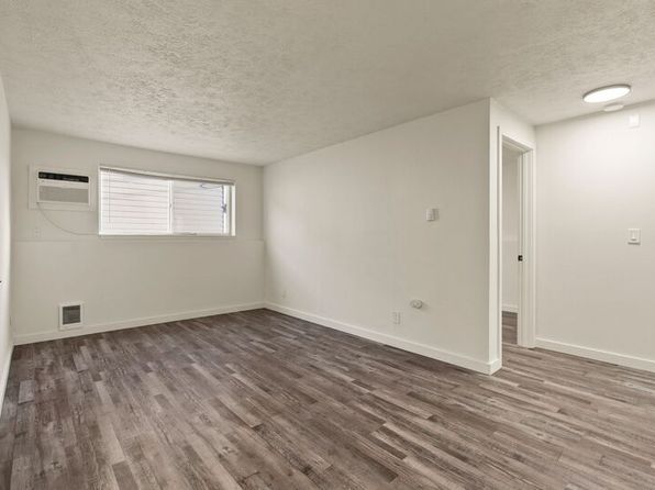 2914 N Hogan St #1