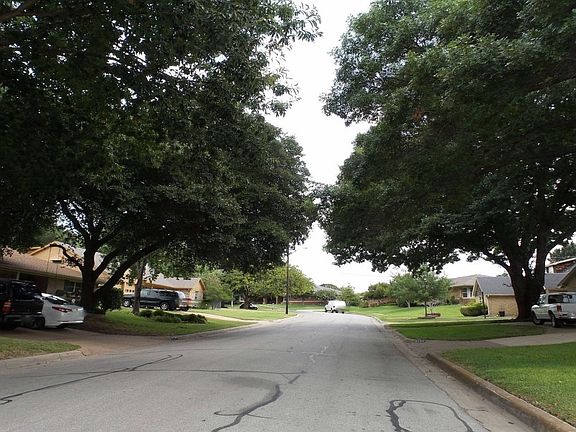 5th image of 6308 Wallingford Dr