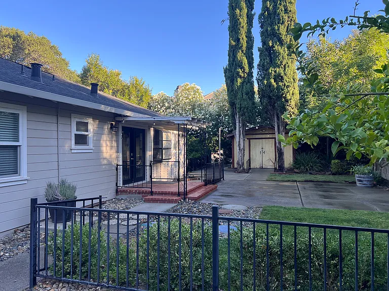 324 Vine St — Photo 17