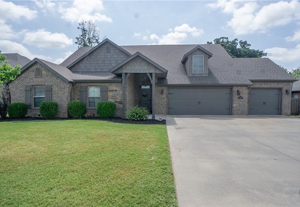 1st image of 1061 Quail Hollow Dr