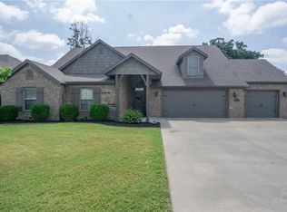 1061 Quail Hollow Dr, Bentonville, AR 72713