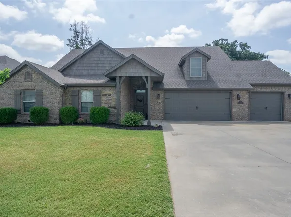 1061 Quail Hollow Dr, Bentonville, AR 72713