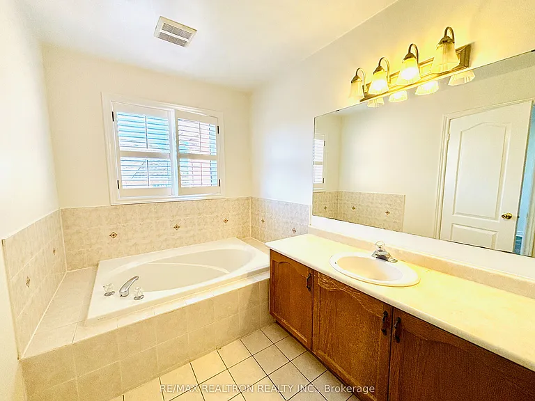56 Kimono Cres — Photo 15
