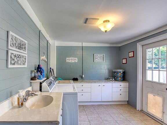 2nd image of 215 Greenwood Ave