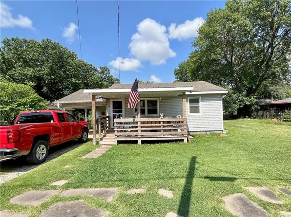 706 Huston Ave, Altamont, KS 67330