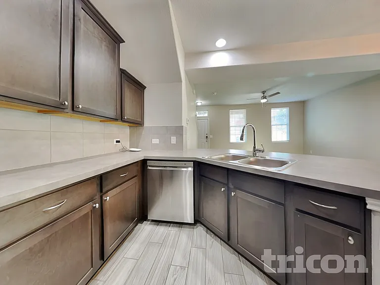 428 Ferrule Dr — Photo 5