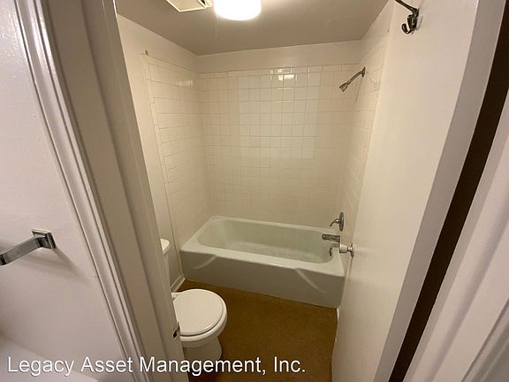 3rd image of 1211 N Leverett Ave APT 31