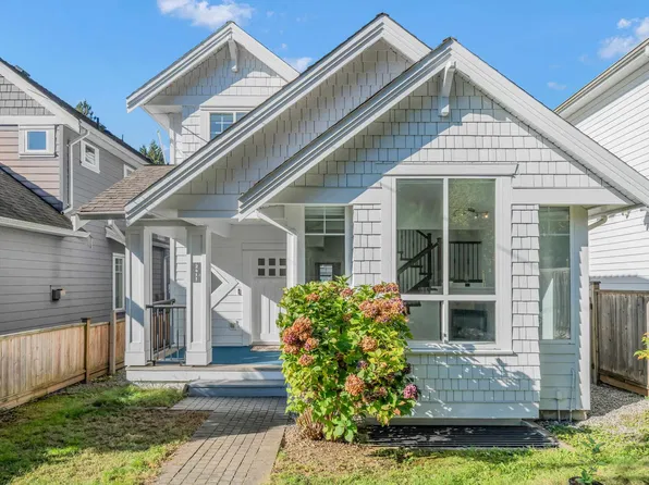 2411 George St, North Vancouver, BC V7P 2N4